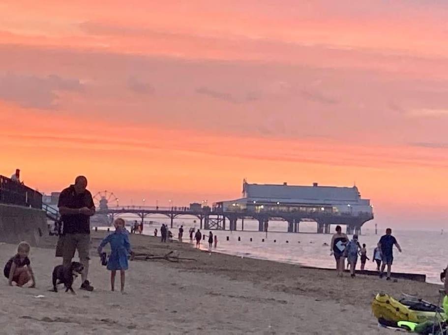 Seafront Apartment With Stunning Views Cleethorpes Exteriör bild
